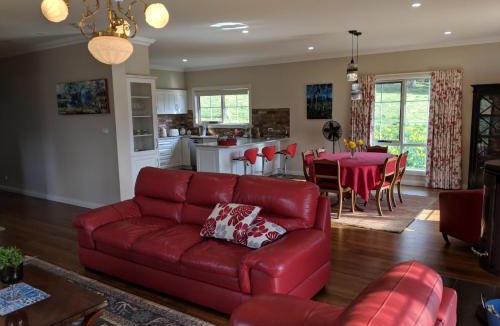 Golden Valley House | Mountain Blue Guest House