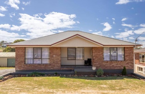Deloraine House | Mountain Explorer - perfect base for exploring