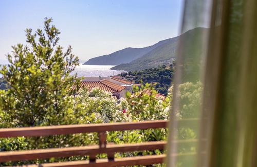 Samos Town Villa | MOUZAKIS VILLA (RED VILLA)