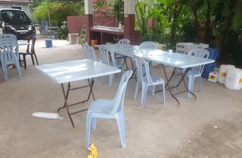 Merbau Sempak Villa | MRI Residence 4 Bedroom Bungalow with Private Pool in Sg Buloh - No Pork & No Alcohol