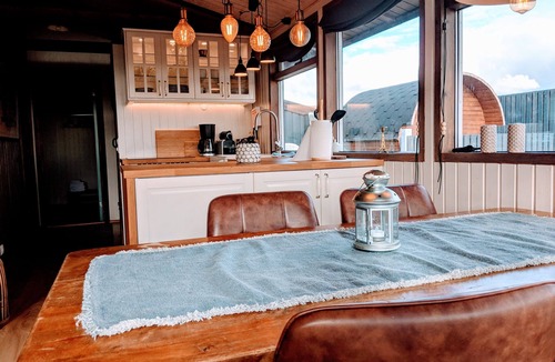 Borgarnes Cabin | Múlakot 3 - Cosy cabin with a sauna and panoramic view from the living room
