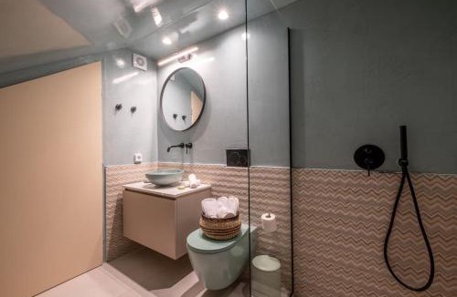 Piraeus Apartment | Multi-Unit Apartment Piraeus - For Large Groups