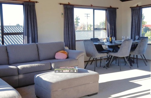 Te Anau House | Murchison Mount View - Te Anau Holiday Home