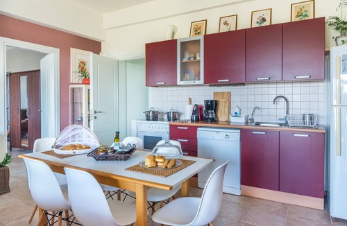 Marathitis Apartment | Muses: Panoramic View, Minutes from Knossos Minoan Palace