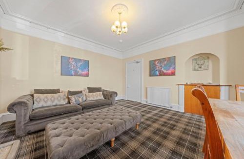 Inverness City Centre House | mySTAYINN Cedar Villa 9 Bedroom House - Inverness