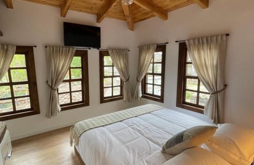 Berat Hotel | N'Gorice