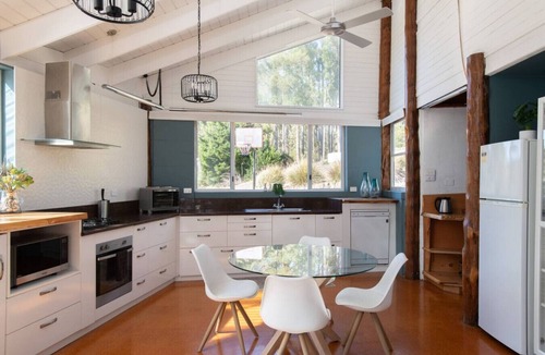 Underwood House | Nature Escape - Big Bush Block!