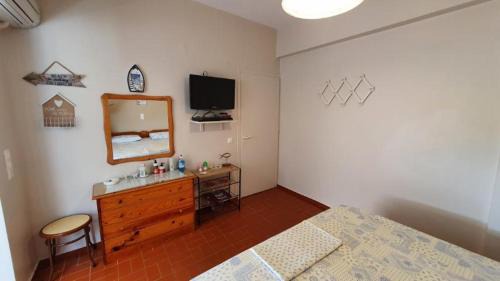 Nea Styra Apartment | Nea Styra seafront apartment with stunning view