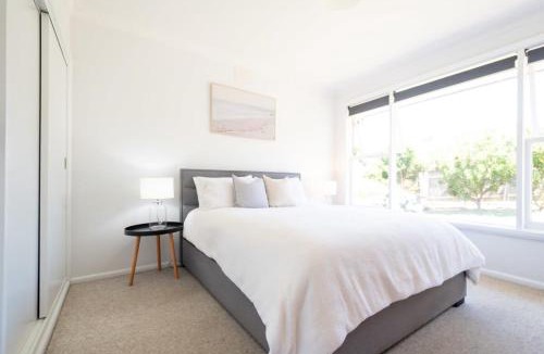 Kings Meadows House | Near the CBD Perfect for Large Groups & Parking