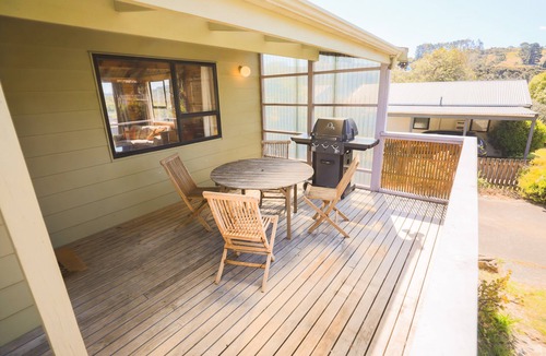 Ostend House | Nearby Vineyards & Beaches, Very Central and close to Local Amenities
