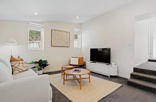 Hobart Central Business District House | Neilsen Cottage - Serene River Views near Hobart CBD