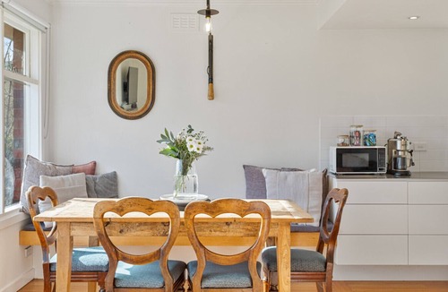 Newstead Apartment | Nellie`s Nest - A Stylish Retreat in Leafy Newstead