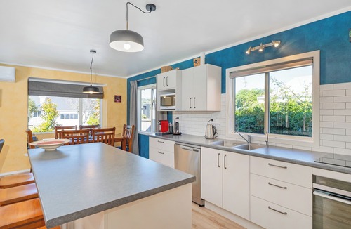 Cooks Beach Cottage | Nest by the Beach - Cooks Beach Holiday Home