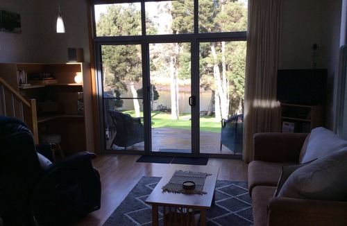 Ulverstone Apartment | Nestled on the picturesque Leven River