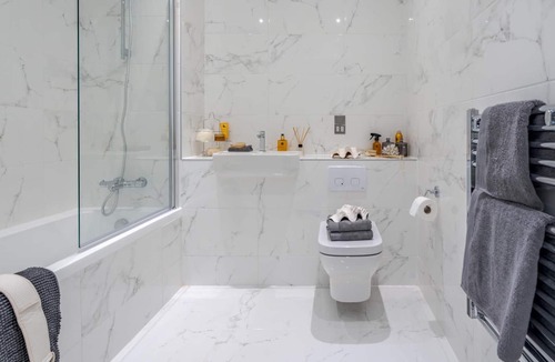 Chilworth Apartment | New 1 bed interior designed apartment, 55 mins to London
