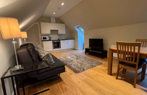 Dunblane Apartment | NEW 1BD Contemporary Home Upper Dunblane