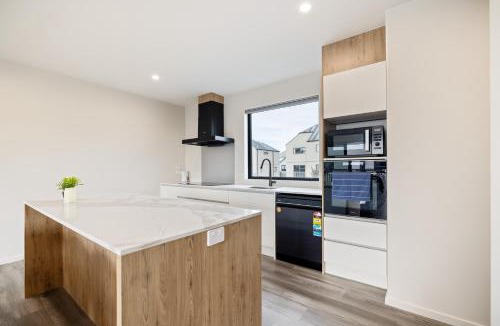 Christchurch City Centre Apartment | New 3BR with garage - Central Stay Near Christchurch Best