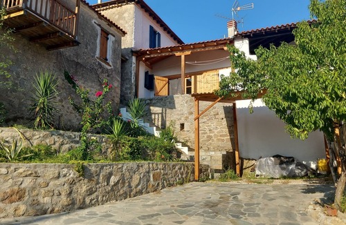 Sithonia Apartment | New apartment within old walls
