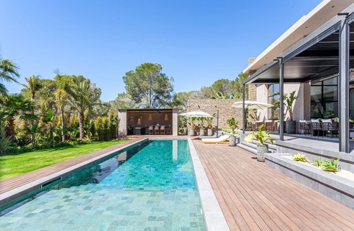 Cala Vinas Villa | New build villa right on the beach with tropical garden and Bali feeling