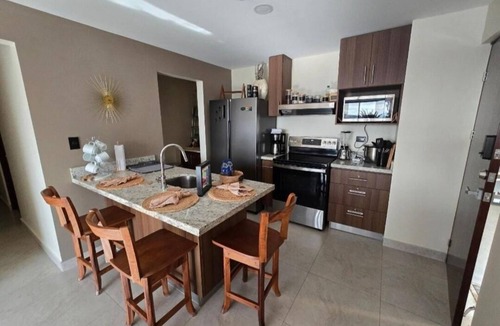 Desamparados Condo | New condo, 2.8 km airport SJO, 3 bedrooms, pool, A/C, WiFi, parking