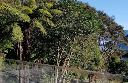 Mahau Sound House | New house, lovely sounds view, good access/parking, mooring. Easy beach access