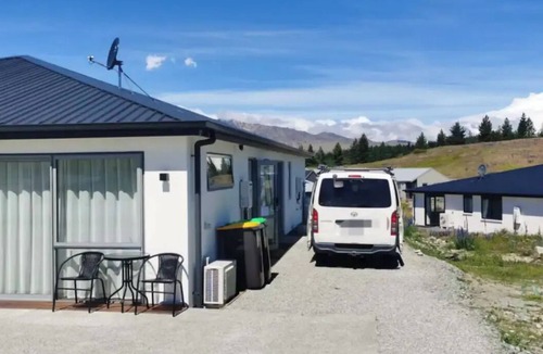 Lake Tekapo Apartment | New warm quiet comfy & cozy studio/king bed