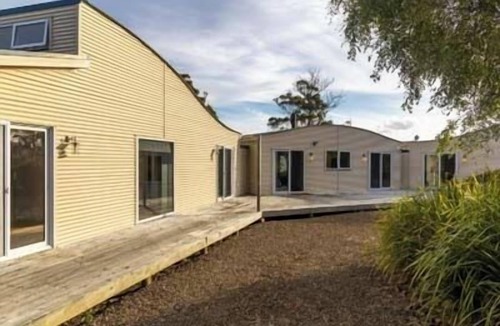 Dover House | NewHaven, private retreat overlooking Dover Bay