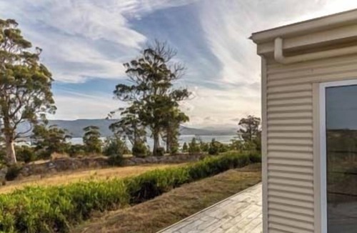 Dover House | NewHaven, private retreat overlooking Dover Bay