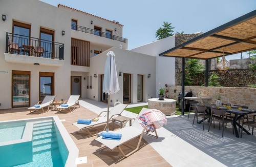 Melidoni Villa | Newly built villa with salted water heated pool & jacuzzi!