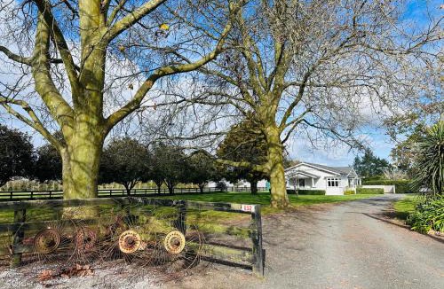 Newstead Villa | Newstead Estate- Private Retreat Near Hamilton