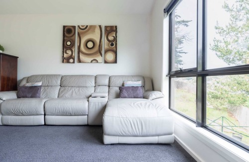 Newstead House | Newstead Haven: Sleeps Many, Entertains Plenty