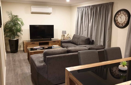 Newstead House | NEWSTEAD MEWS - Free WiFi and close to everything