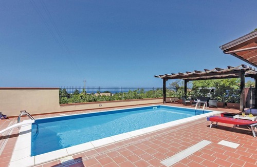 Santa Maria di Castellabate Apartment | Nice apartment in Castellabate -SA- with house sea view