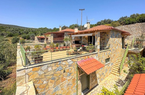 Lerna House | Nice home in Xiropigado with WiFi