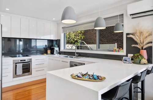 Sandy Bay Villa | Nicolas Escape panoramic views luxury and space