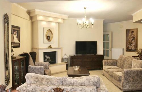 Nafpaktos Apartment | Nicole's home!