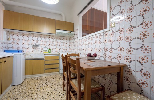 Nikaia Apartment | Nikaia One-Bedroom Comfort for 4 by ΜΡS