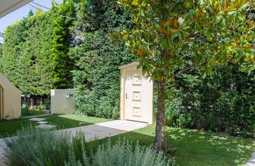 Penteli Villa | NINA APARTMENT PENTEL! History in a name!