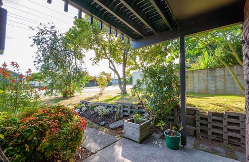 Taupo House | *No Service Fee!* Walk to the Lake & Town Centre