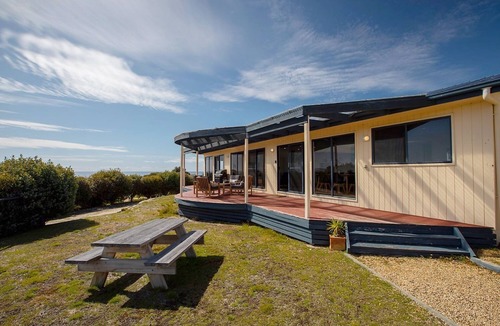 St Helens House | NOR'EAST Beaumaris Tasmania