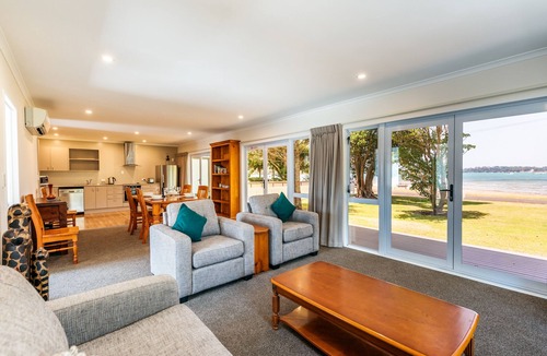 Blackpool House | Number Six - Oneroa Holiday Home