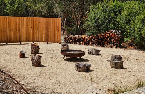 Coles Bay House | Numie Retreat House