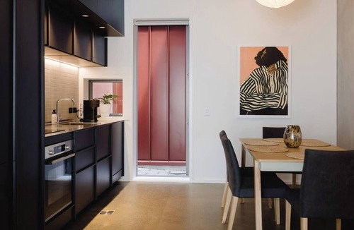 Te Aro Apartment | NYC Loft Vibe | 2BR City Stay + Rooftop Terrace