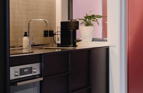 Te Aro Apartment | NYC Loft Vibe | 2BR City Stay + Rooftop Terrace