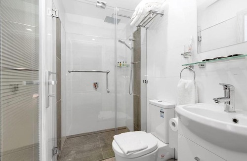 Burnie House | Oakleigh Guest House with Ocean Views - Room 9