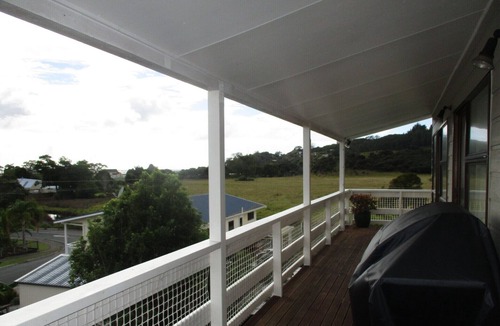 Oakura House | Oakura Lookout is a comfy bach overlooking Oakura with some water views.