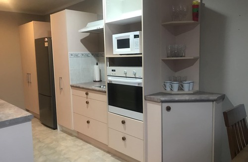 Paraparaumu House | Observation House, two bedroom house, close to shops, beach and eateries.