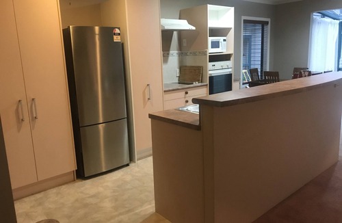 Paraparaumu House | Observation House, two bedroom house, close to shops, beach and eateries.