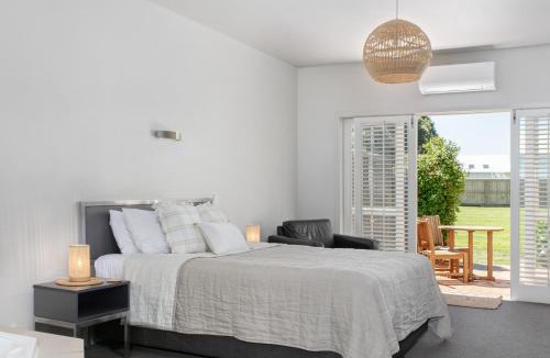 Wainui Hotel | Ocean Beach Wainui