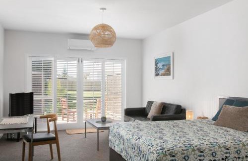 Wainui Hotel | Ocean Beach Wainui